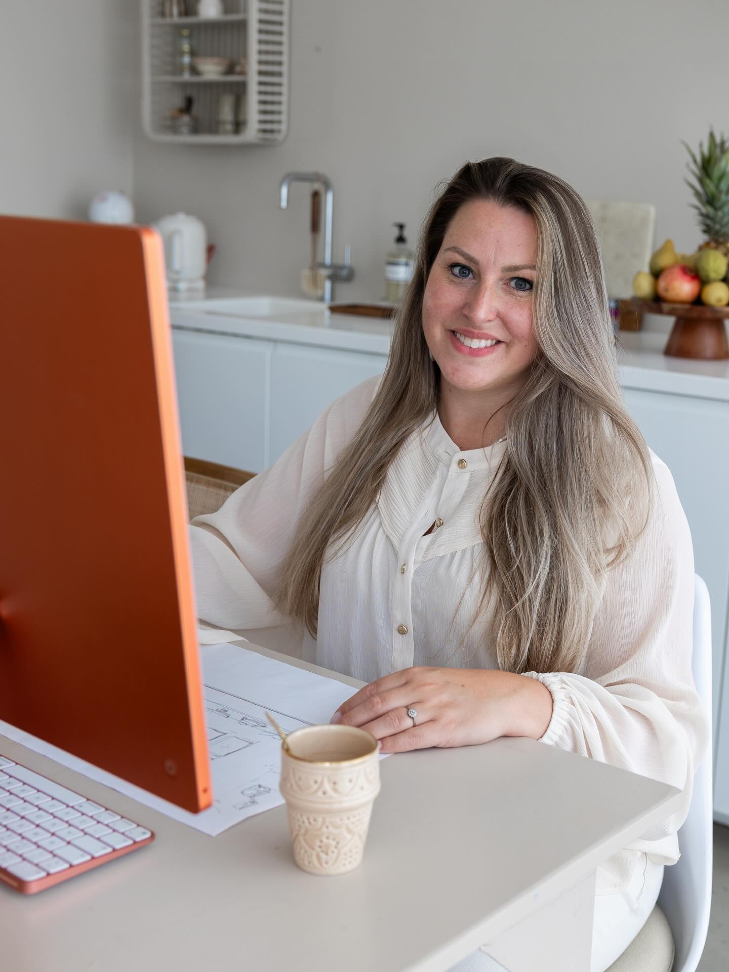 Vandaag precies 12 Jaar geleden schreef ik mezelf in bij de KVK. Dus vandaag op 12 maart bestaat polderspul al weer 12 jaar. In de afgelopen jaren heel  veel prachtige interieuradviezen mogen geven. Wat ooit begon als een droom heb ik de afgelopen jaren verder mogen ontwikkelen. Naast het advies verzorg ik ook diverse #interieur en creatieve workshops. Dit omdat ik ervan geniet om mensen en creativiteit te verbinden. En omdat creativiteit mijn natuurlijke sterke eigenschap is en daar onuitputtelijk gebruik van kan en mag maken. Love my job, love my polderspul. Heel veel liefs en creative groet Marloes